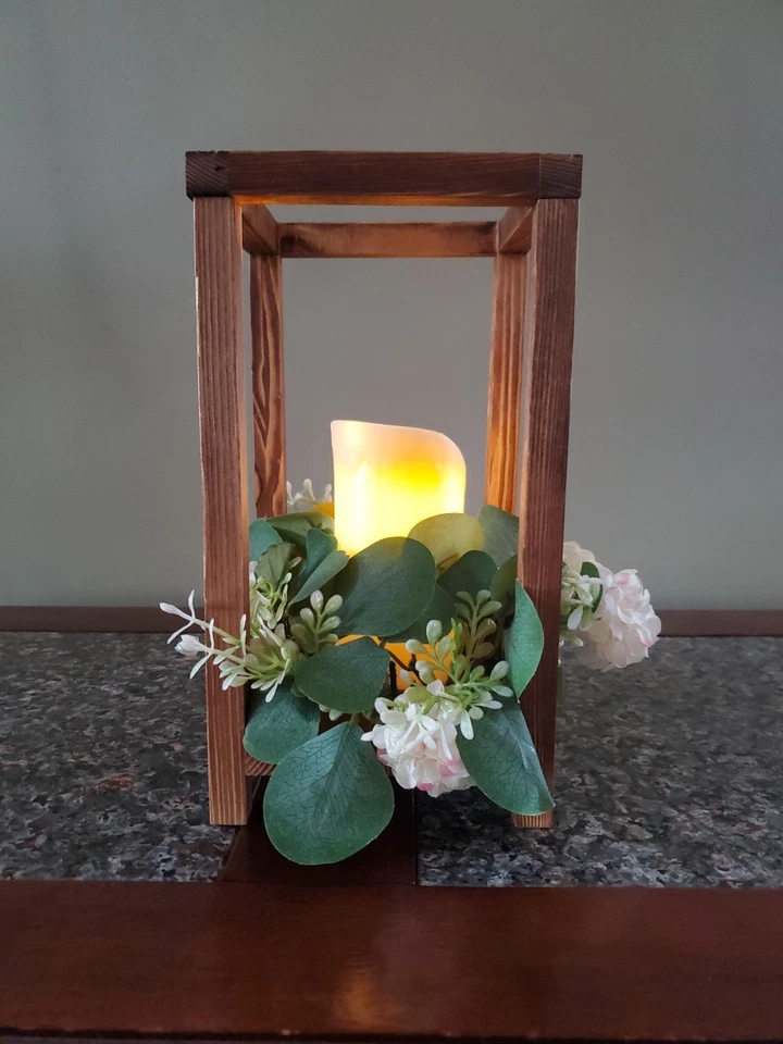 Centro de mesa linterna de madera rústica hortensia Foto 2 de 2