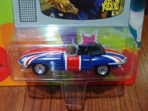 Johnny Lightning 1/64 Die Cast : Austin Powers Shaguar Bonus ShowCard - Picture 2 of 4