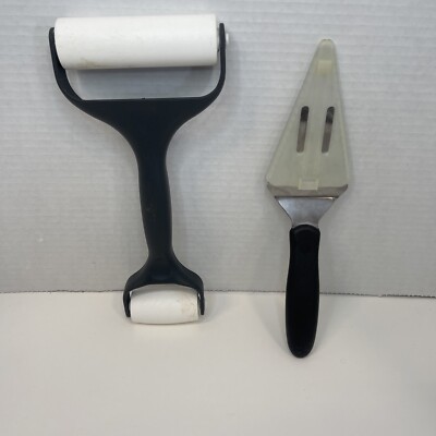 Lot Of 2 Pampered Chef Serrated SLICE 'N SERVE  #1166 Cake Pie Server & Roller