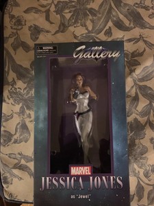 Diamond-Select-JESSICA-JONES-as-JEWEL-9-034-PVC-Statue-Figure-Femme-Fatales