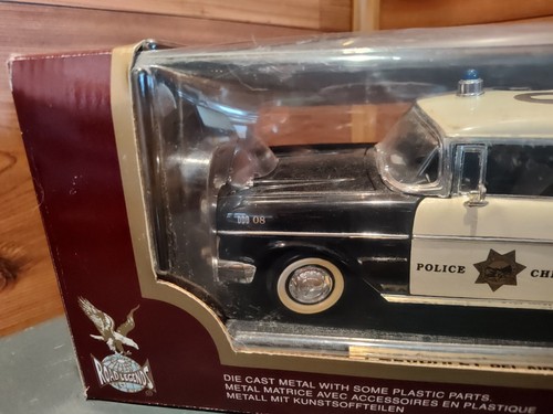 Chevrolet® Bel Air 1957 usado jefe de policía diecast 1:18 con soporte - Imagen 2 de 24