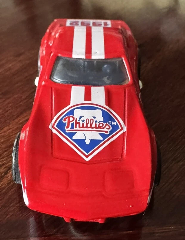 Corvette Matchbox 1992 en rojo con logotipo de los Filis escala 1:64 Foto 4 de 4