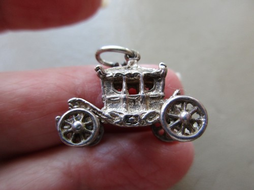 DE COLECCIÓN ANTIGUO COLGANTE DE PLATA ESTERLINA MÓVIL CARRO DE CABALLOS CARRO DE CABALLOS LLAVERO ENCANTO - Imagen 3 de 5