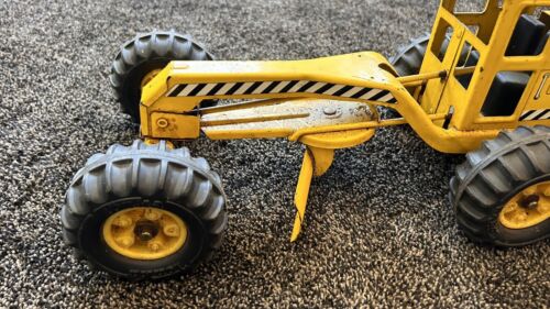 Vintage Tonka Yellow Pressed Metal Toy Construction Road Grader - 18” - Picture 2 of 9