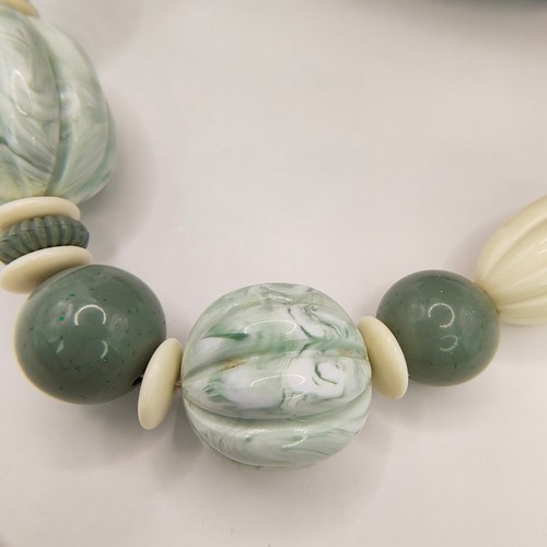 Collar de Cuentas Acrílicas Avon 1988 Ráfaga de Primavera Manzana Jade Verde Largo 29" De Colección - Imagen 2 de 24