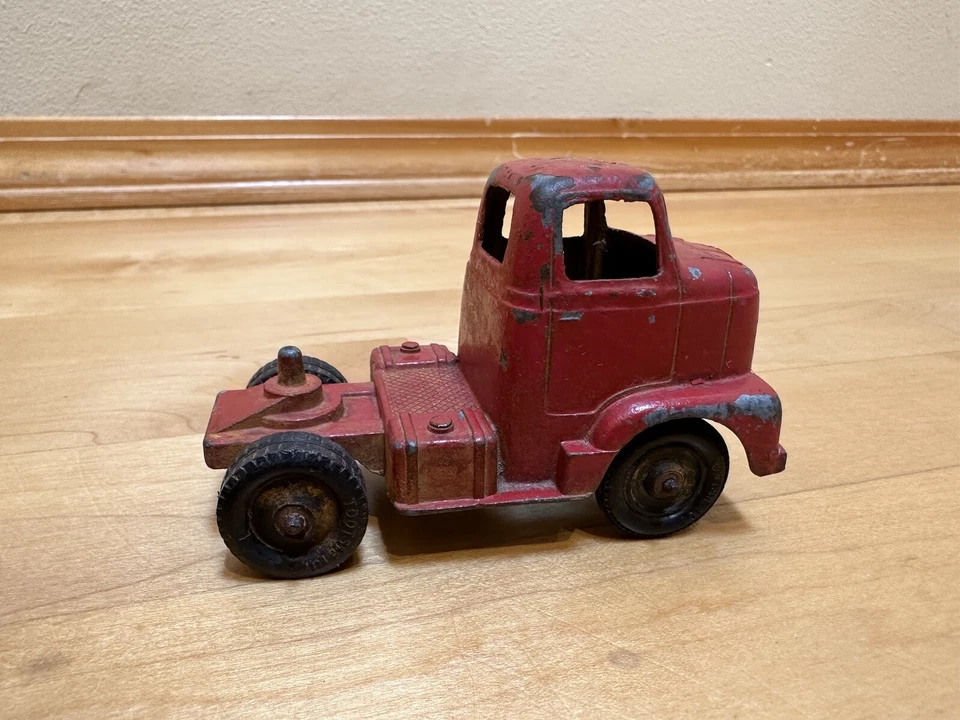 Camión de quinta rueda Tootsie Toys vintage, Chevrolet rojo - 2 extras adicionales (desconocido) Foto 4 de 4