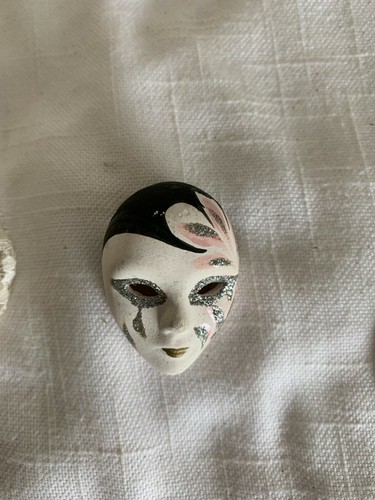 Theater/Mardi Gras Face Masks Pins & Earrings Decorative Hanging Wall Art 9Pc - Picture 5 of 12