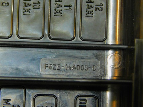 1998-2004 Ford Mustang NOS OEM Under Hood Fuse Relay Box Lid Cover P46 - Foto 9 di 9