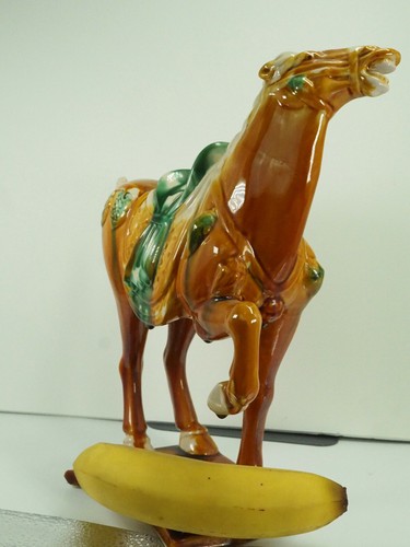Estatuilla de cerámica tricolor esmaltada estilo caballo rampante chino 11 X 10 X 5" - Imagen 10 de 11