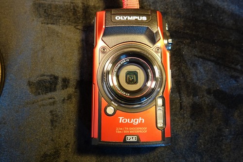 Olympus Tough TG-5 Underwater Camera, 4 Batteries & charger - Picture 4 of 5