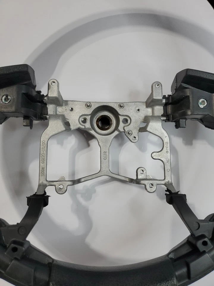 Volante Toyota 4runner 2010-2024 OEM usado Foto 3 de 4