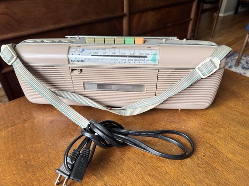 Radio Cassette Vintage Sharp QT-50 Viola Boombox Stranger Things Funziona - Foto 12 di 13
