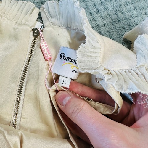 HERMOSO MINI VESTIDO DE NOVIA ESTILO VINTAGE DE ENCAJE BORDADO CREMA/ROSA CHECOCRE - Imagen 8 de 9