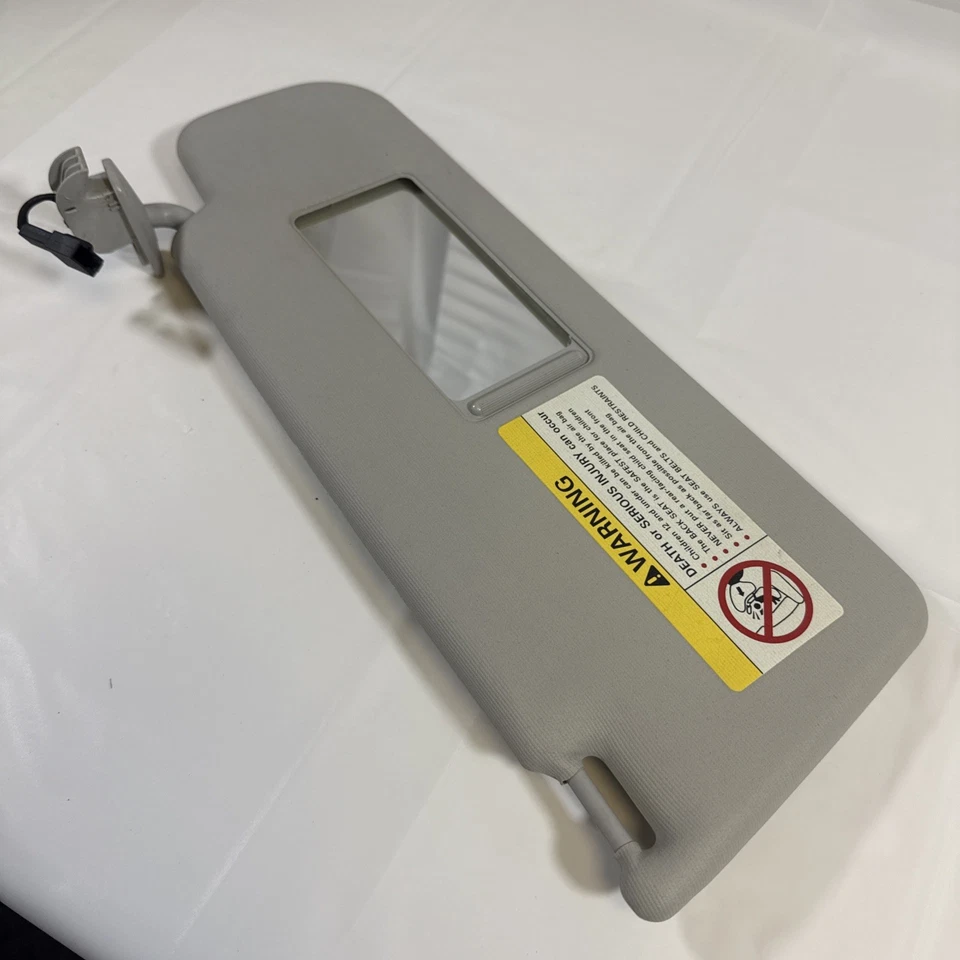 Volkswagen Beetle 2000-2003 pasajero lado derecho parasol gris iluminado Foto 2 de 4