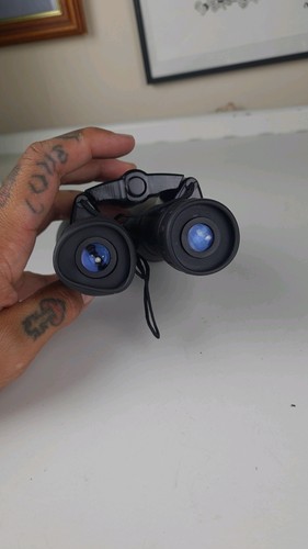 Celestron UpClose 71234 16x32 Binoculars with Case & Box - Picture 5 of 11
