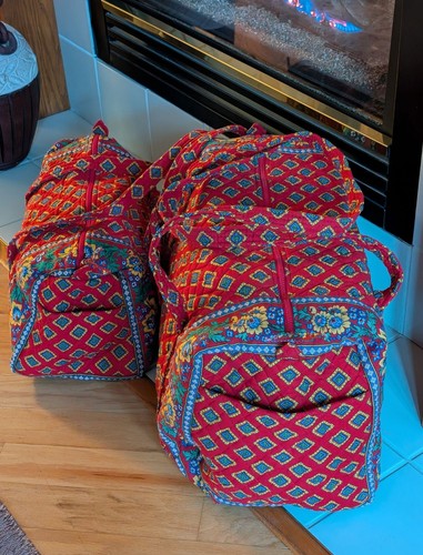 Bolsas de lona Vera Bradley Villa rojas grandes y pequeñas detalles florales y 1 soporte para etiqueta - Imagen 2 de 10