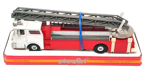 Model Power Playart 24523F - Mack Fire Engine - Red/White - Picture 4 of 5