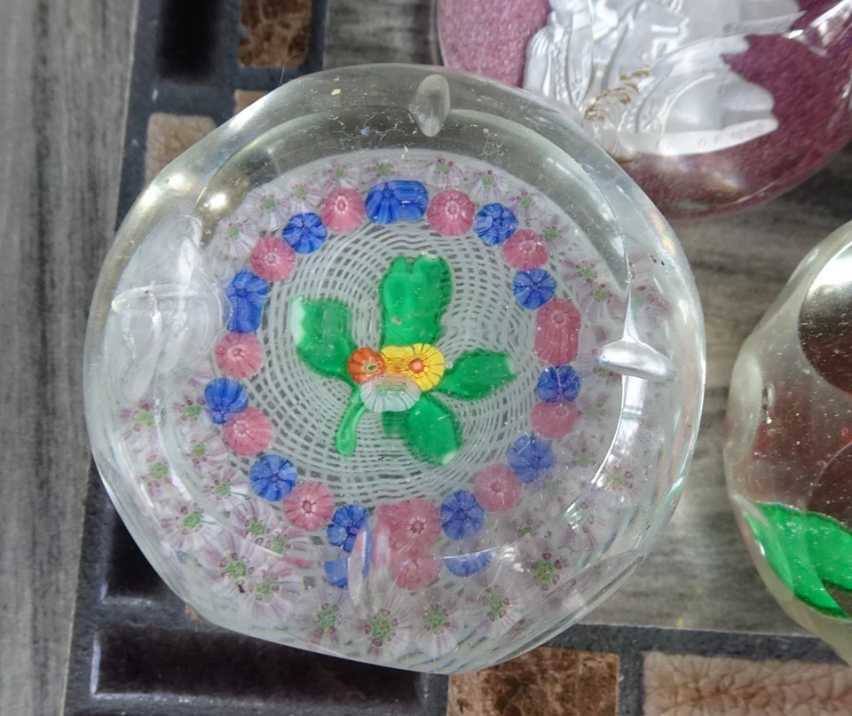 Lote de 6 Pisapapeles Facetados Vidrio Arte Flor Baccarat y Murano Lote Dañado Foto 4 de 4