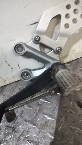 2004-2005 SUZUKI GSXR 600 750 OEM LEFT REARSET SHIFTER ASSEMBLY - Picture 8 of 12
