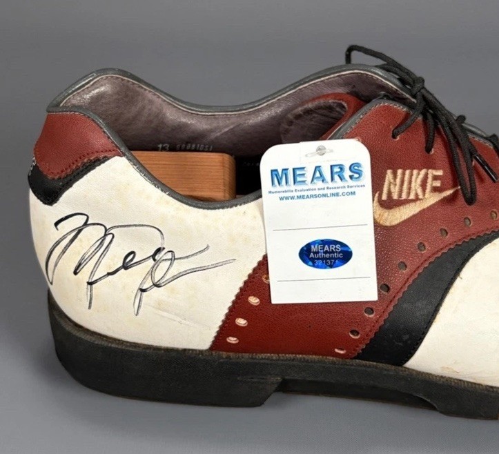 Michael Jordan Signed Auto Match Worn Used Shoe Photo Matched Beckett Goat Mears