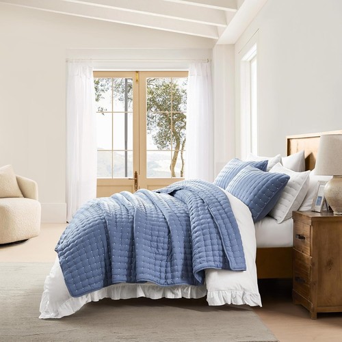 Oversized 118x106" Blue Quilt Set with Pillow Shams for Modern Bedrooms - Picture 8 of 10