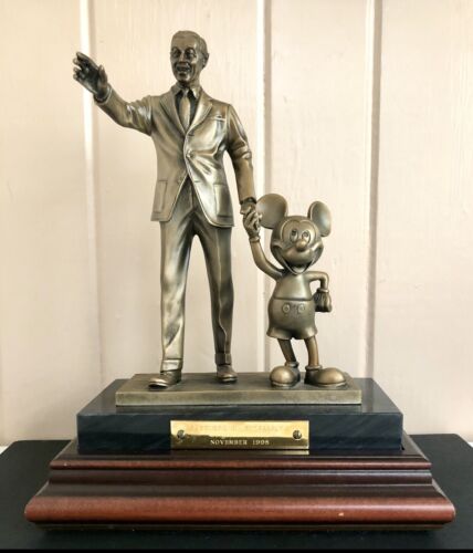Rara Statua Disney Cast Member Partners In Excellence Award Walt & Topolino Bronzo - Foto 8 di 12