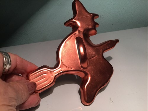 Vintage Halloween Hexe Reiten Besenstiel Kupfer Farbe Aluminium Ausstecher