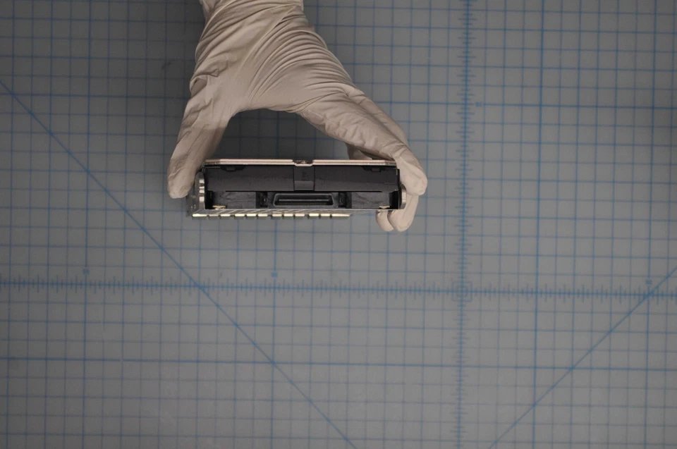 IBM 300GB 15K RPM Fibre Channel 4Gbps 3.5in Hard Drive Grade B 17P9908 - Image 3 of 4