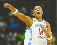 ERIKA DE SOUZA Signed 8 x 10 Photo ATLANTA DREAM WNBA Basketball BRASIL