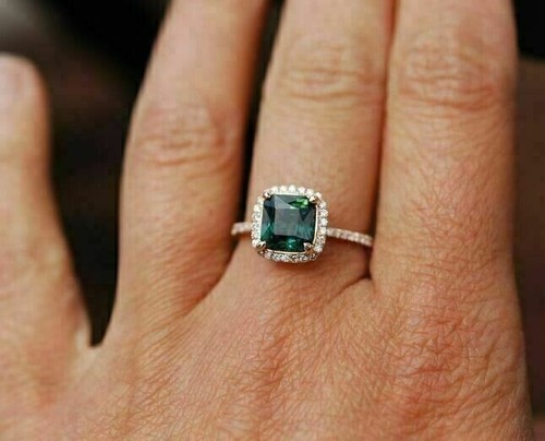 Cushion Cut Simulated Green Emerald Women's Gorgeous Ring 14k Yellow Gold Plated - Picture 3 of 5