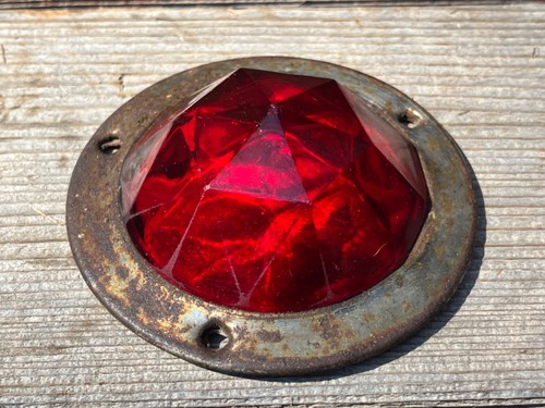 VINTAGE RUNDE ROTE GLAS FACETTIERTE FAHRRAD REFLEKTOR LINSE mit METALLRAHMEN - Bild 2 von 3