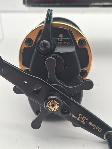 Daiwa Sealine SL30SH Right Hand Single Speed Conventional Fishing Reel - EUC - Picture 2 of 8