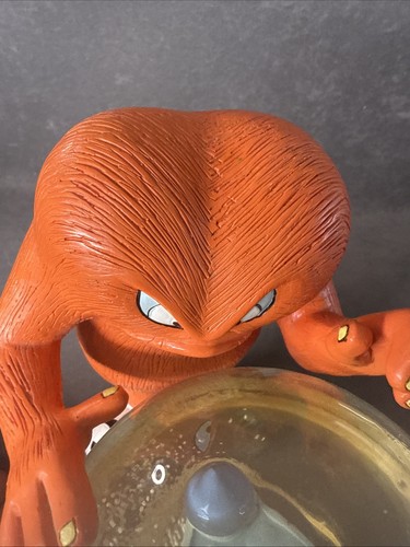 Bugs Bunny and Gossamer 7" Schneekugel "Feeling You’re Being Watched" selten 1996 - Bild 13 von 23