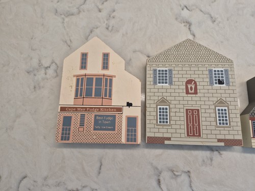 Cat's Meow Series X, XI y Duque de Glouc. Serie 1992, 1994 Shelf Sitters Cape May - Imagen 2 de 12