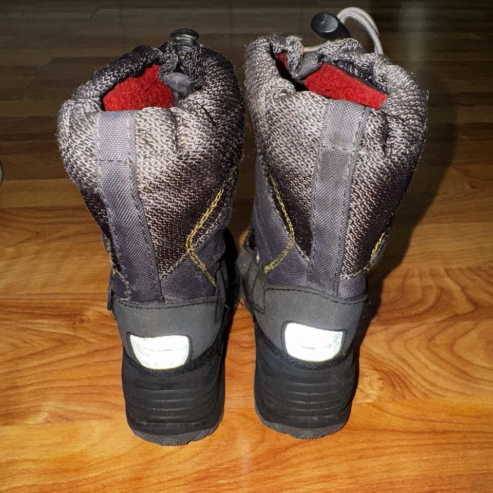 BOTAS DE NIEVE KAMIK COASTER 3 NIÑOS PEQUEÑOS EE. UU. TALLA 11 Carbón y Amarillo Gancho y Lazo Foto 4 de 4