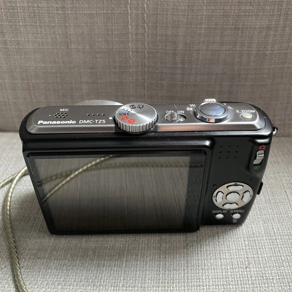 Panasonic Lumix DMC-TZ5 9.1mp Digital Camera bundle Excellent Condition Boxed - Image 4 of 4