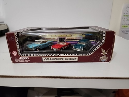 1:43 SCALE ROAD LEGENDS COLLECTOR’S EDITION FORD PICKUPS **RARE VINTAGE** - Picture 9 of 9