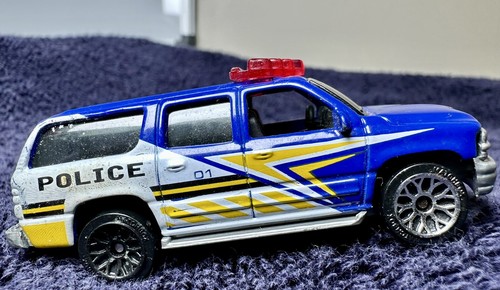 1999 Mattel Matchbox 2000 Chevrolet Suburban TM GM Police Vehicle Toy - Picture 4 of 7