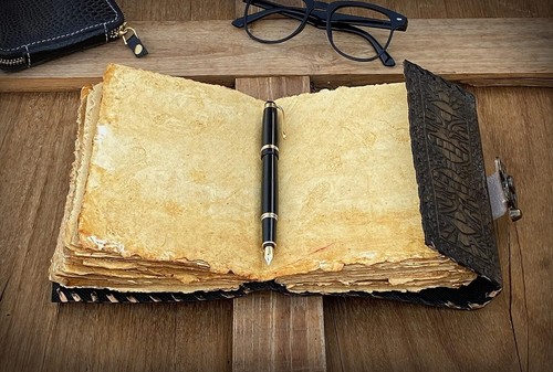 Vintage Leather Journal Diary With Lock Antique Deckle Edge Paper For Men Women - Picture 7 of 7
