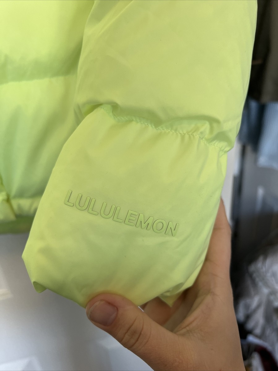 Lululemonフード付きライトグリーンダウンベスト 土色 黒 緑 カーキグリーン ダウンベスト レディース