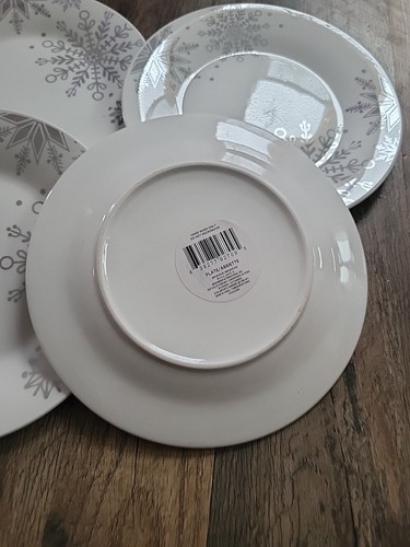 Lote de 4 nuevos platos laterales de ensalada de Navidad blancos copos de nieve Royal Norfolk plateados - Imagen 5 de 7