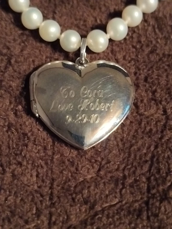 Collar de perlas creadas con pendientes medallón de corazón 925 925 y joyero enchapado Foto 3 de 4