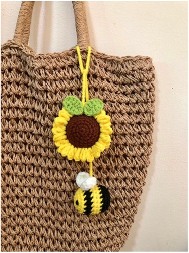 Gehäkelte Sonnenblume Biene Taschenanhänger Deko Auto Charms Handarbeit (ohne Tasche) - Bild 1 von 7