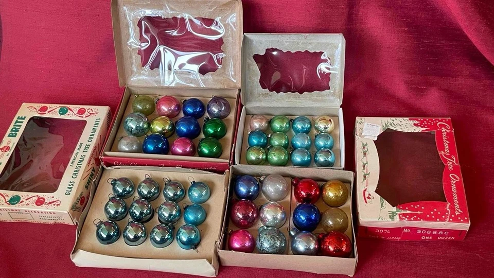 4 BOXED SETS OF VINTAGE 1950s GLASS FEATHER TREE ORNAMENTS : SHINY BRITE & MORE! - Image 2 of 4