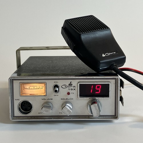 Radio d'epoca Cobra 19X CB con adattatore, microfono e staffa - Foto 2 di 20