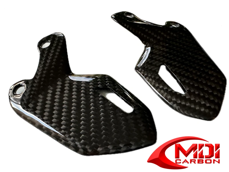 Cubierta protectora de cadena Ducati DesertX 2022-2023 - 100 % fibra de carbono Foto 3 de 4