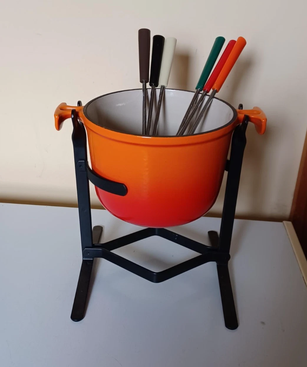 Vintage Le Creuset Enzo Mari Fondue Set - Volcanic Orange Cast Iron - 6 Forks
Opens in a new window