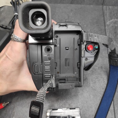 Sony Handycam CCD-TRV58E Night Vision PAL Video Camera Recorder Hi8 460X Zoom - Picture 16 of 17