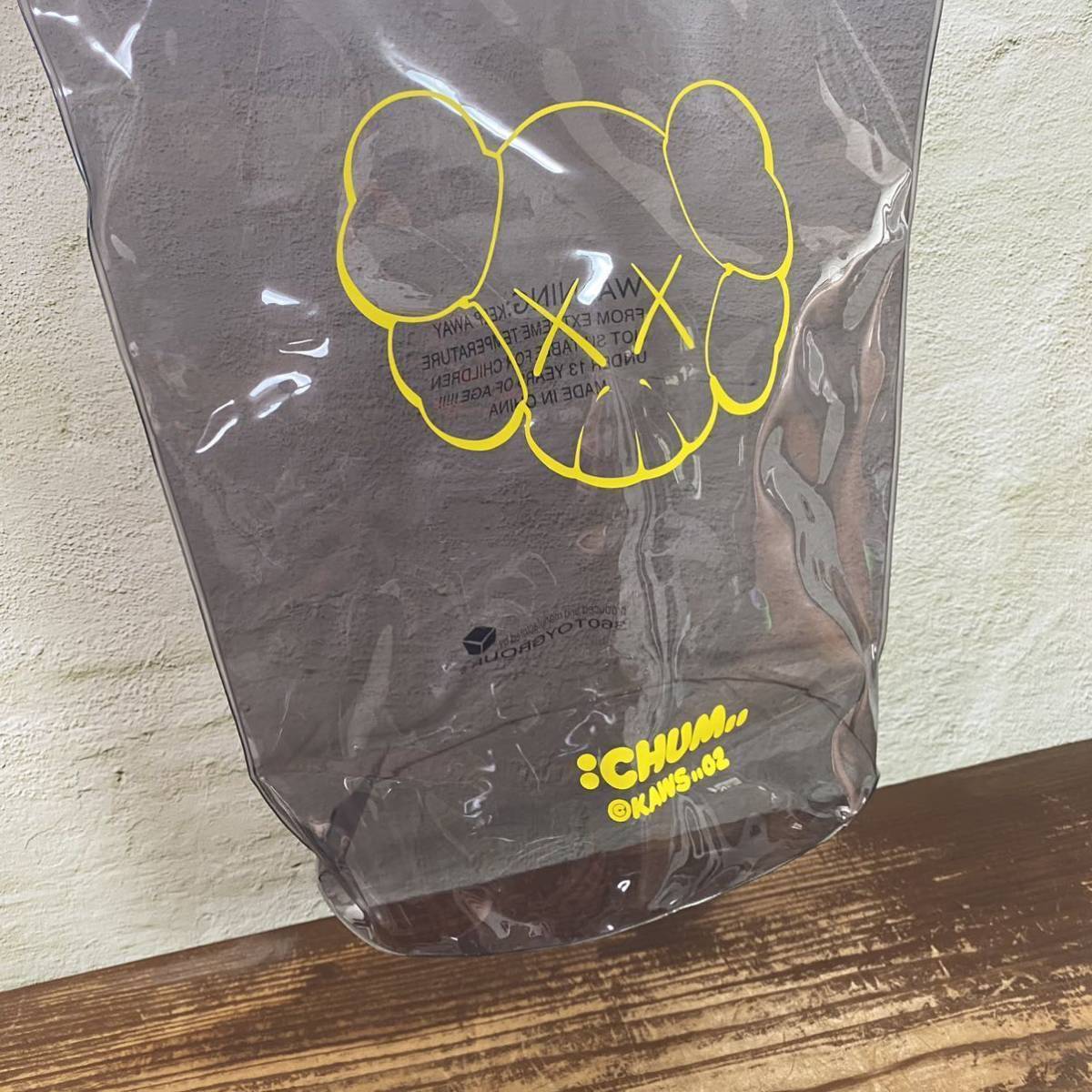 KAWS CHUM 2002, limited 500 pieces, autographed, black, 360 KAWS CHUM 2002, limited 500 pieces, autographed, black, 360