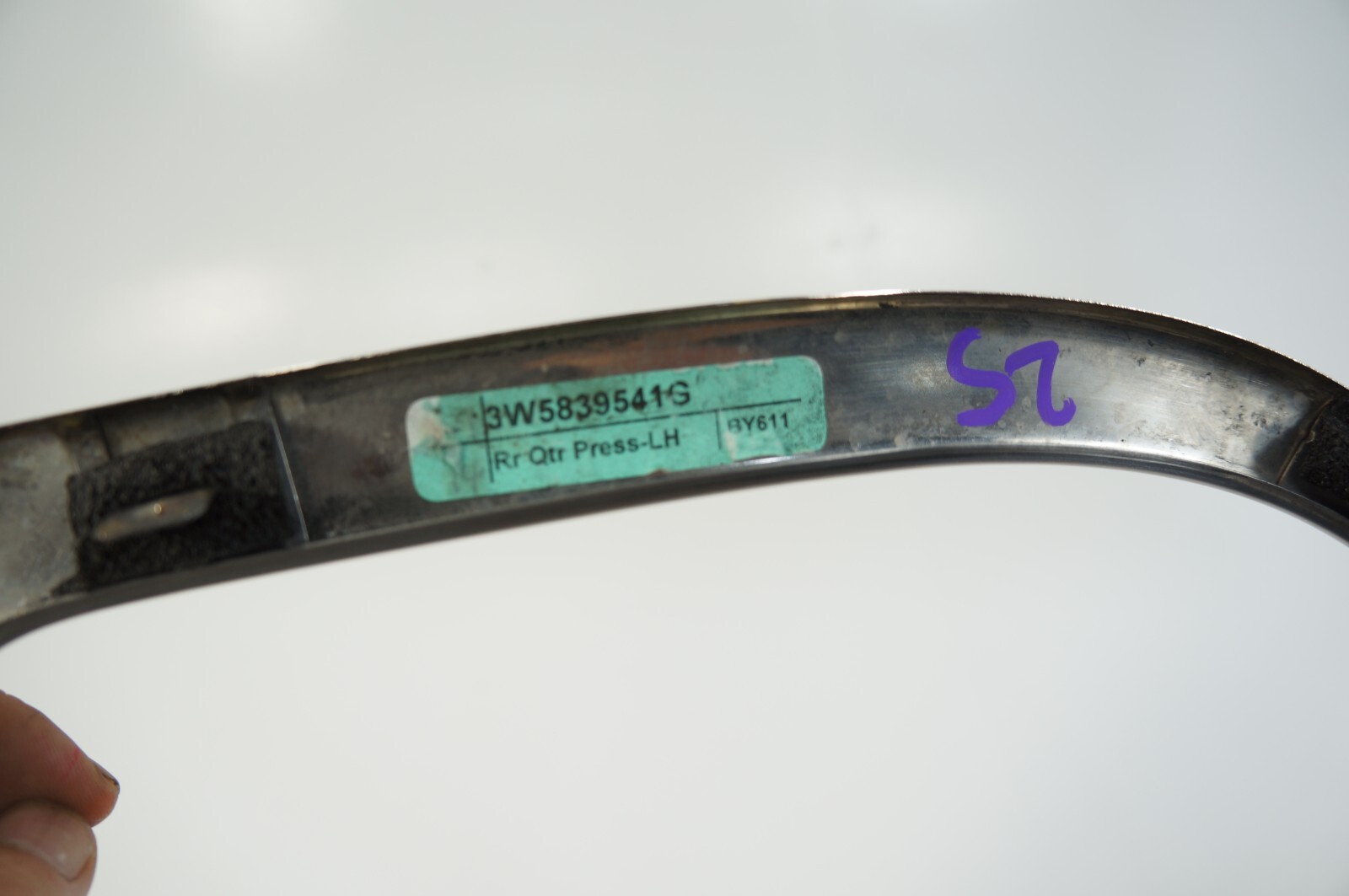 2009-2013 Bentley Continental Flying Spur Rear Driver Left Side Door Glass Trim 